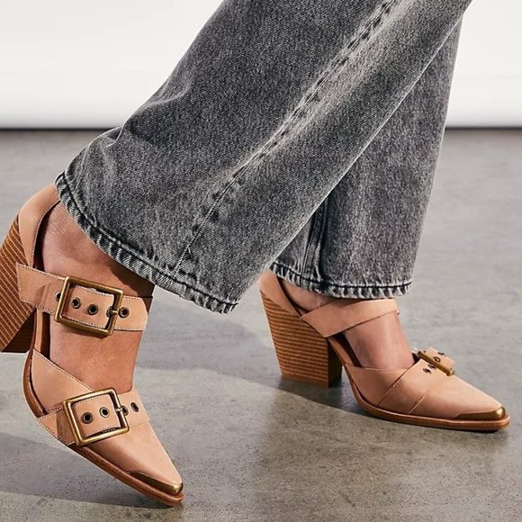 Free People Shoes - Jeffrey Campbell for Free People Hendrix Heels in Natural Tan Leather Size 5.5